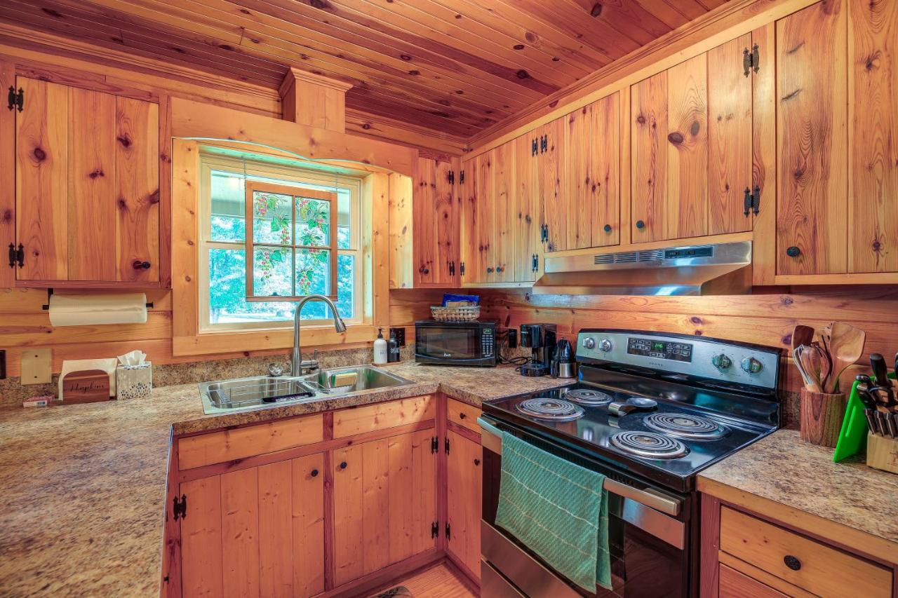 Blue Ridge Mountain Cabin With Views And Hot Tub Sparta Экстерьер фото