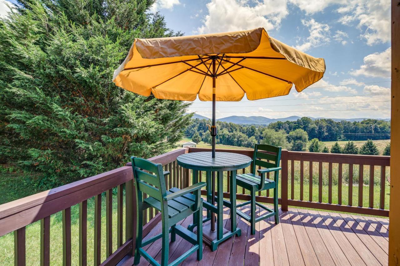 Blue Ridge Mountain Cabin With Views And Hot Tub Sparta Экстерьер фото
