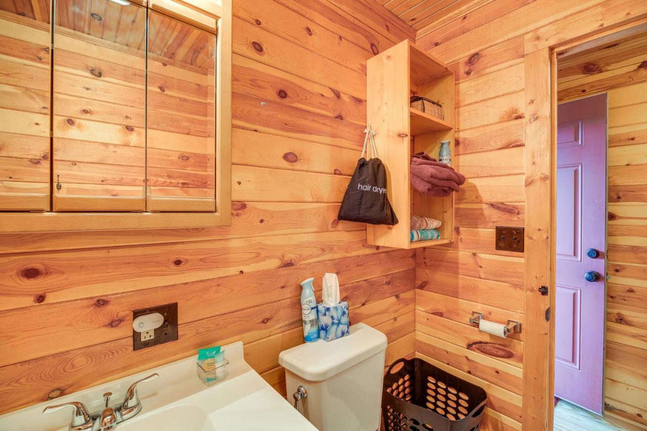 Blue Ridge Mountain Cabin With Views And Hot Tub Sparta Экстерьер фото