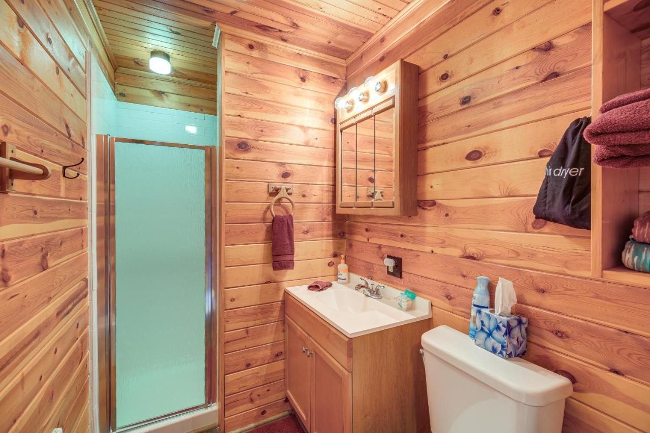 Blue Ridge Mountain Cabin With Views And Hot Tub Sparta Экстерьер фото